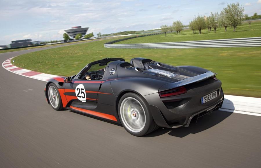  Porsche 918 Spyder 2015 года  (фото 15 из 32)